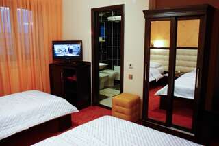 Отель Hotel Anna Junior Тыргу-Жиу Стандартный двухместный номер с 1 кроватью-9